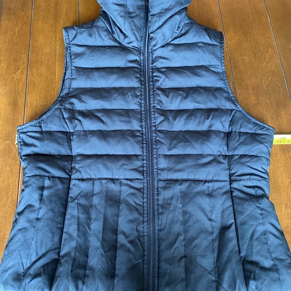 Awesome Black KENNETH COLE ‘Reaction’ Down Puffer Vest Size Medium - Picture 5 of 10